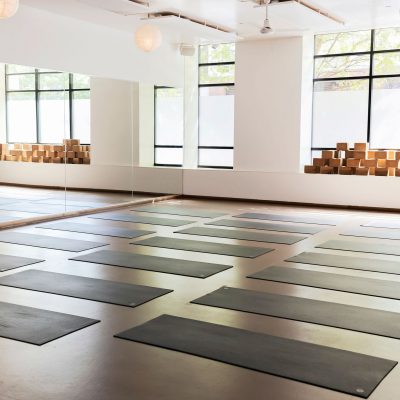 Halea_Yoga_Seattle_MandeeRaePhoto_02 Halea_Yoga_Seattle_MandeeRaePhoto_02